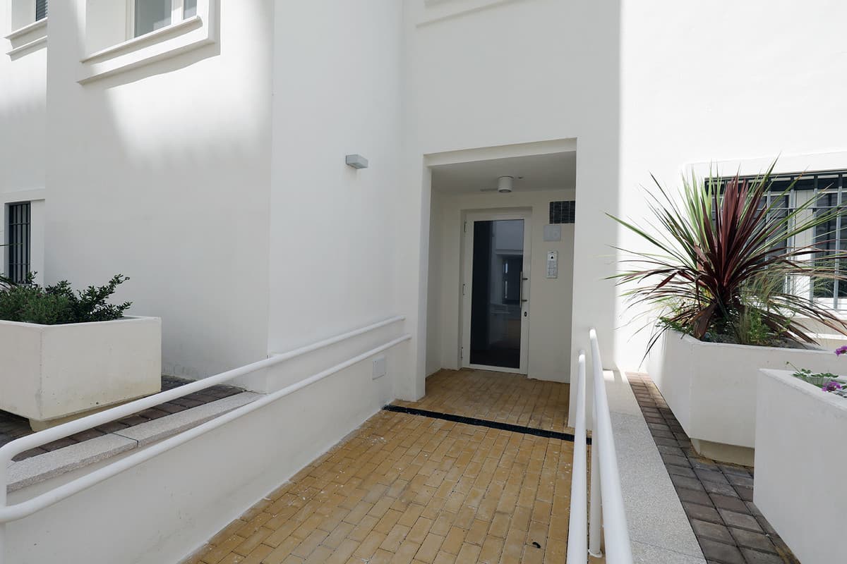 Middle Floor Apartment in Estepona — photo 6 of 10