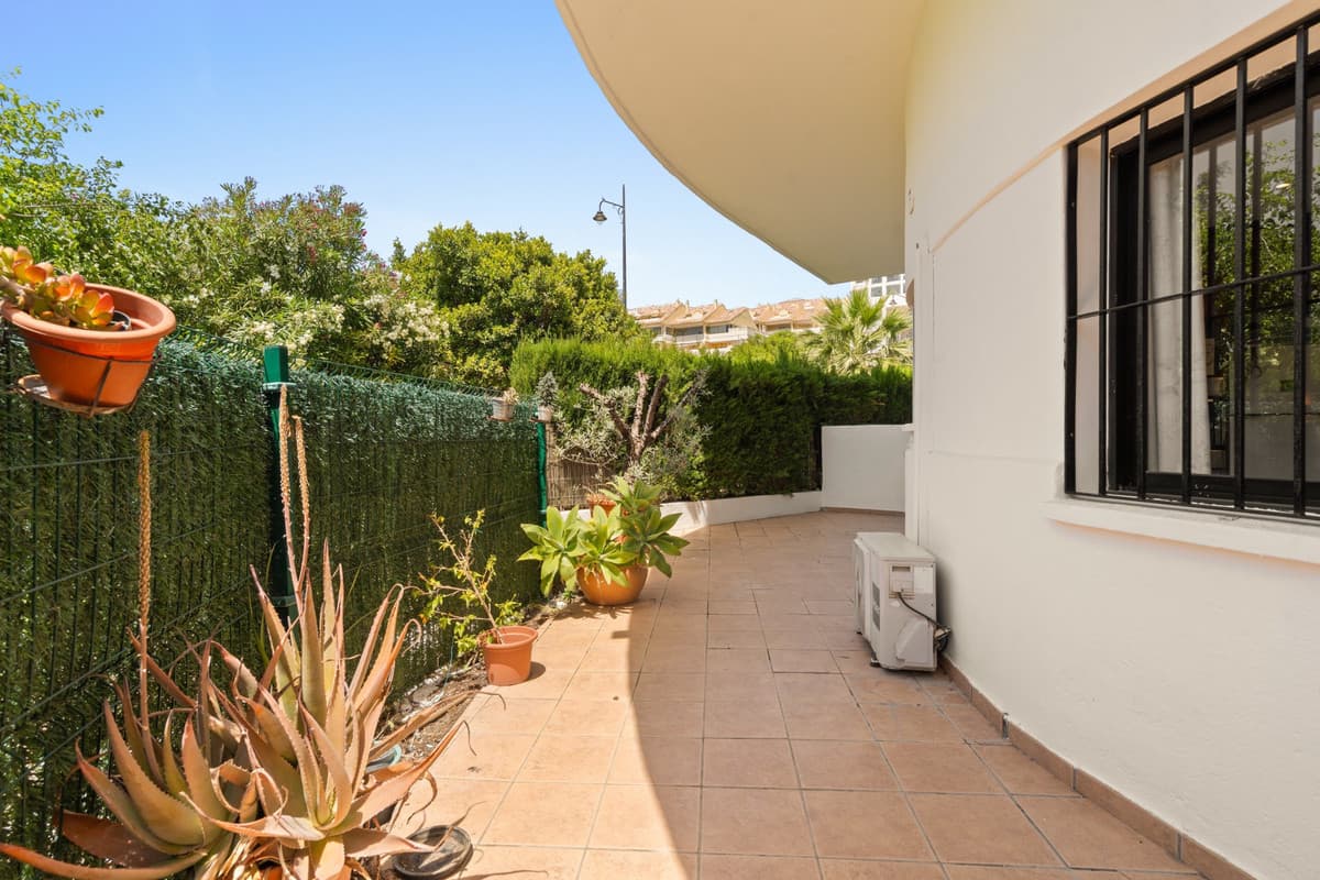 Ground Floor Apartment in Estepona — photo 4 of 10