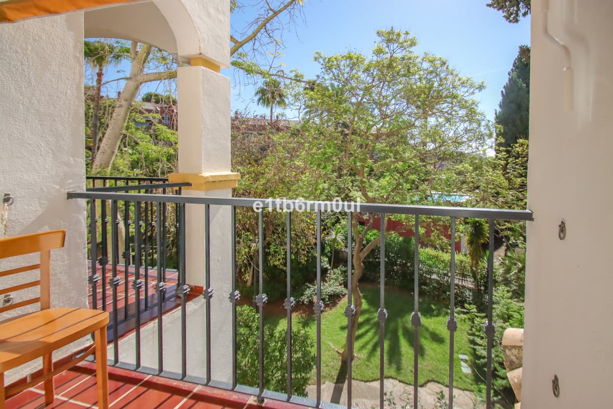 Middle Floor Apartment in The Golden Mile — photo 7 of 10