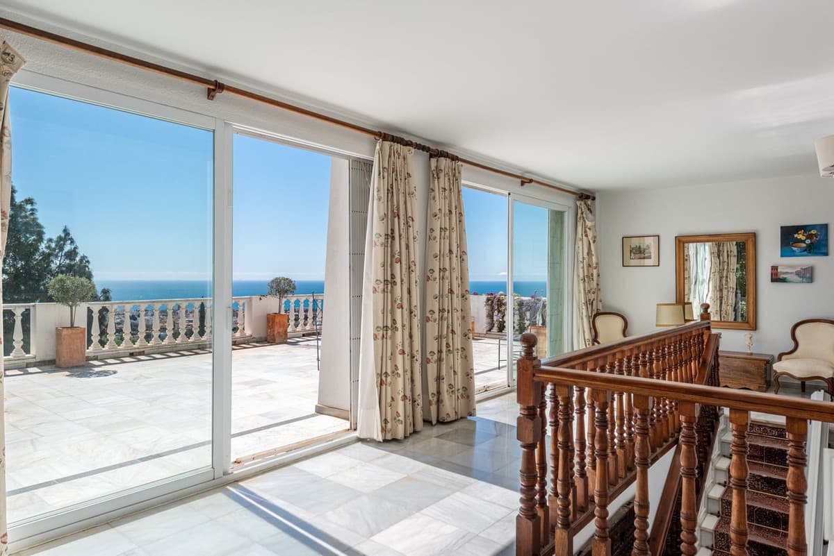 Detached Villa in Marbella — photo 3 of 10