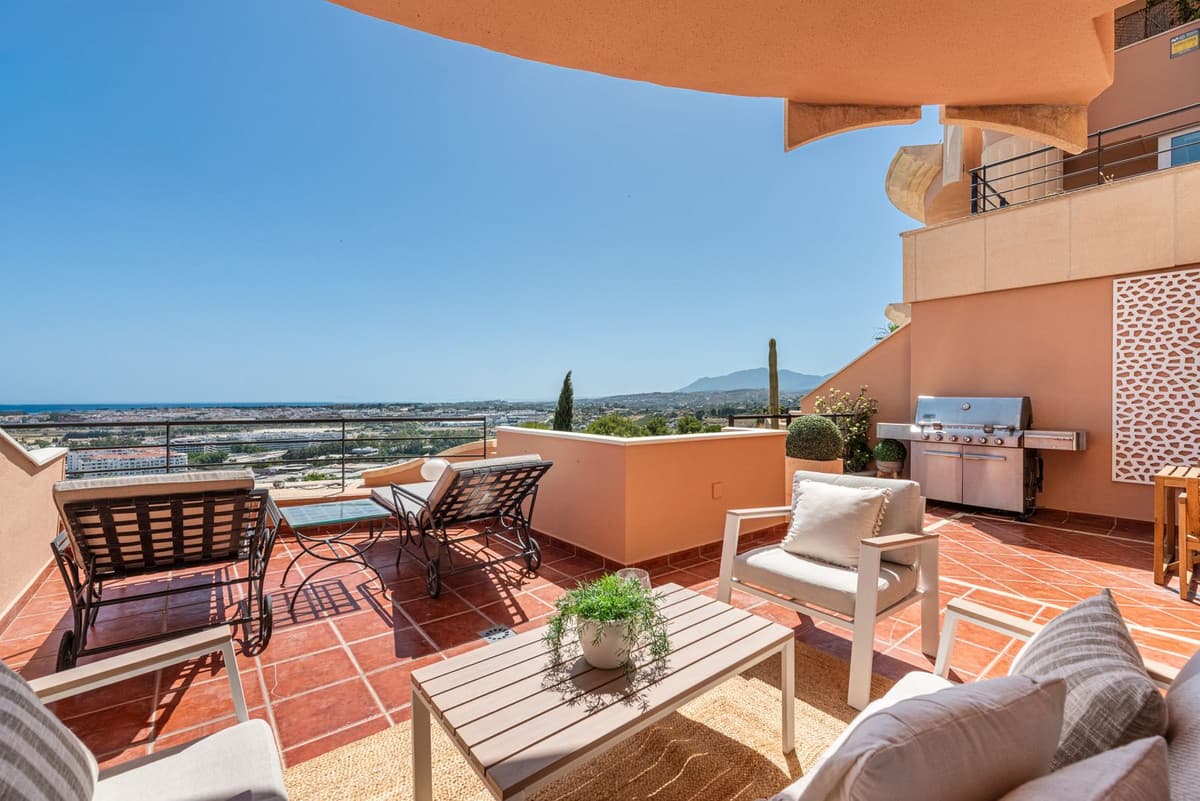 Middle Floor Apartment in Nueva Andalucía — photo 1 of 10