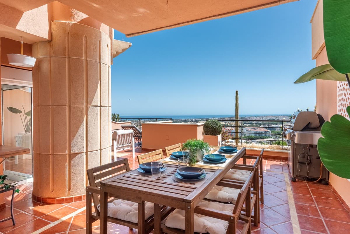 Middle Floor Apartment in Nueva Andalucía — photo 2 of 10