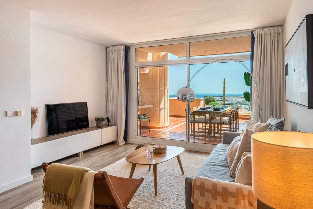 Middle Floor Apartment in Nueva Andalucía — photo 9 of 10