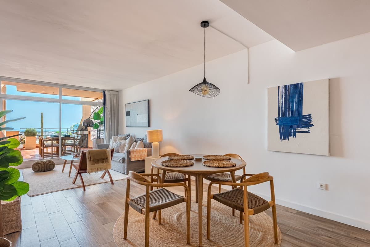 Middle Floor Apartment in Nueva Andalucía — photo 10 of 10