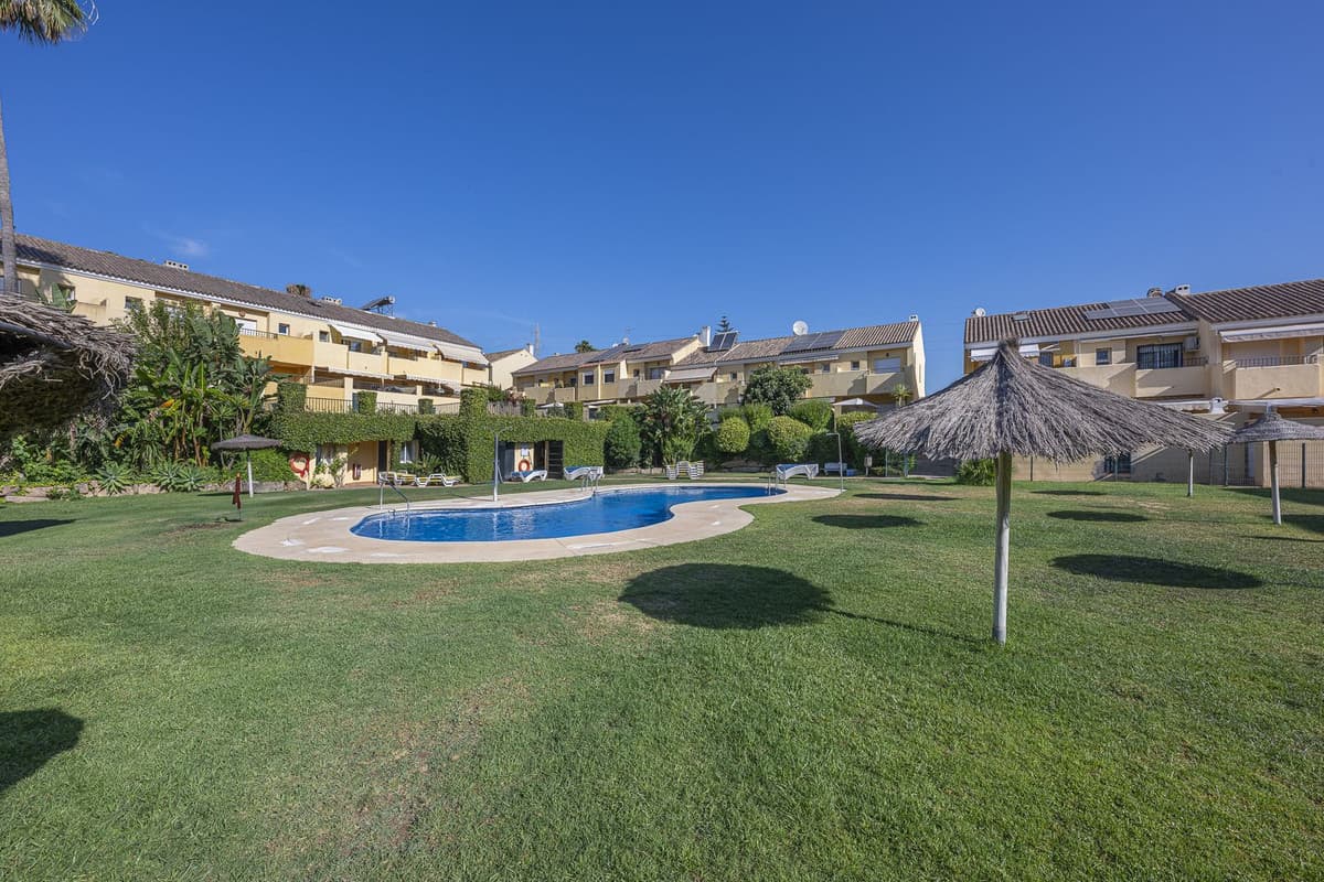 Townhouse in Estepona — photo 3 of 10
