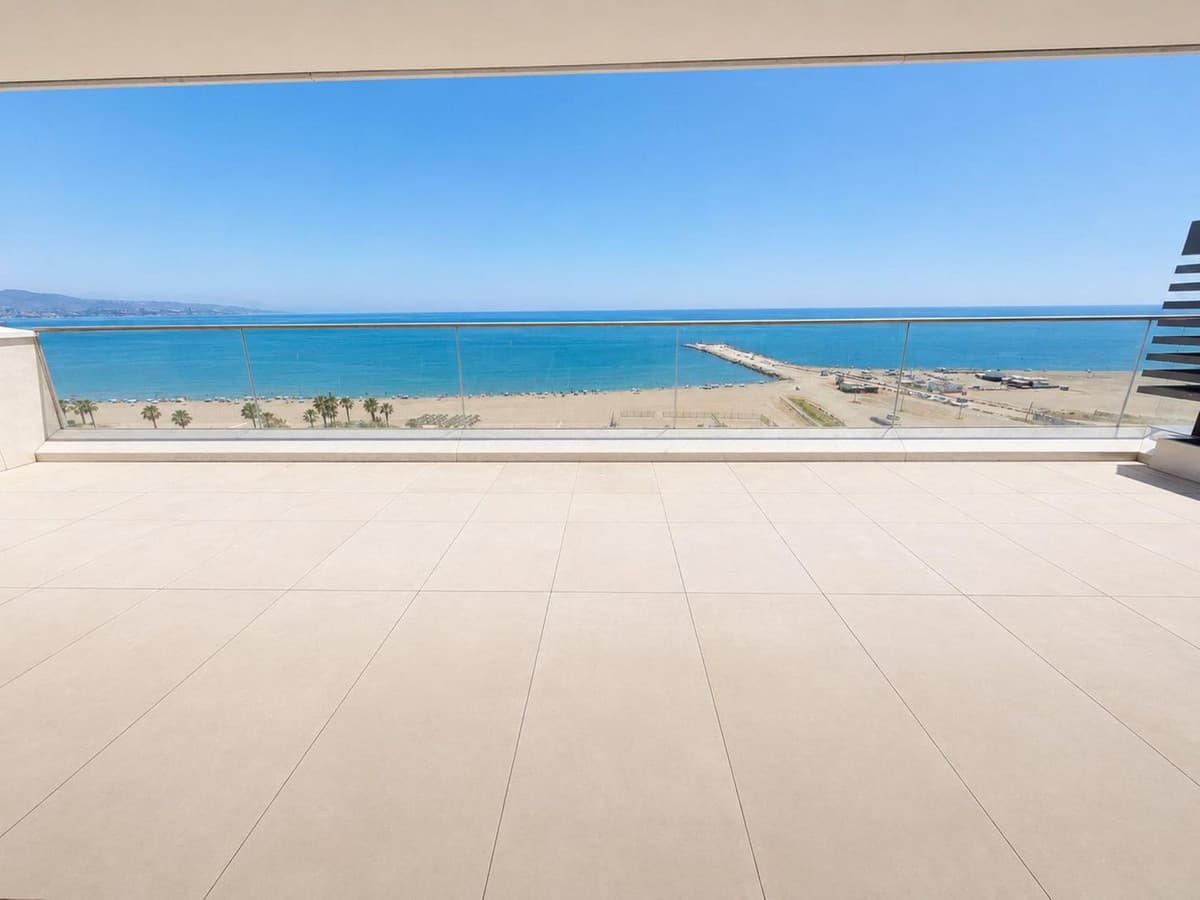 Middle Floor Apartment in Málaga — photo 3 of 10