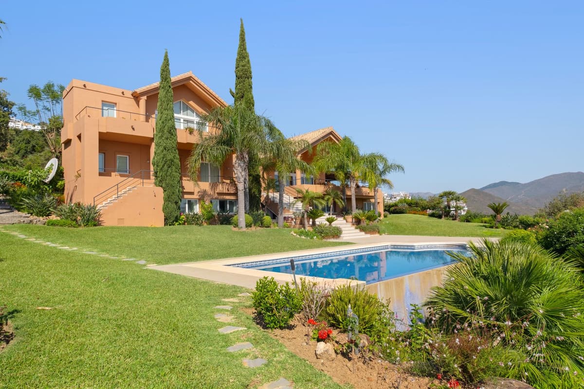 Detached Villa in La Mairena — photo 1 of 10