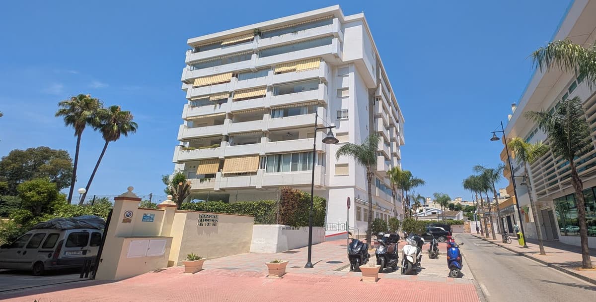 Middle Floor Apartment in Fuengirola — photo 1 of 10