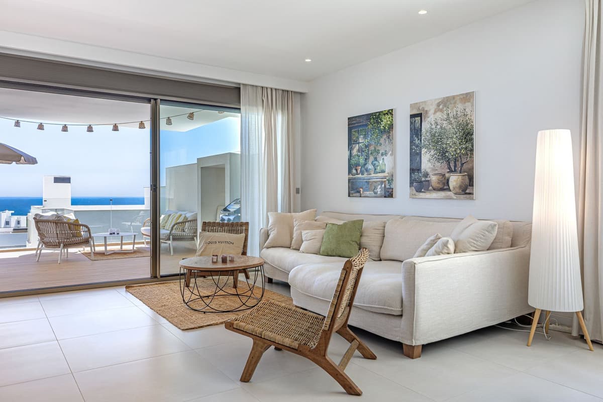 Middle Floor Apartment in Estepona — photo 2 of 10
