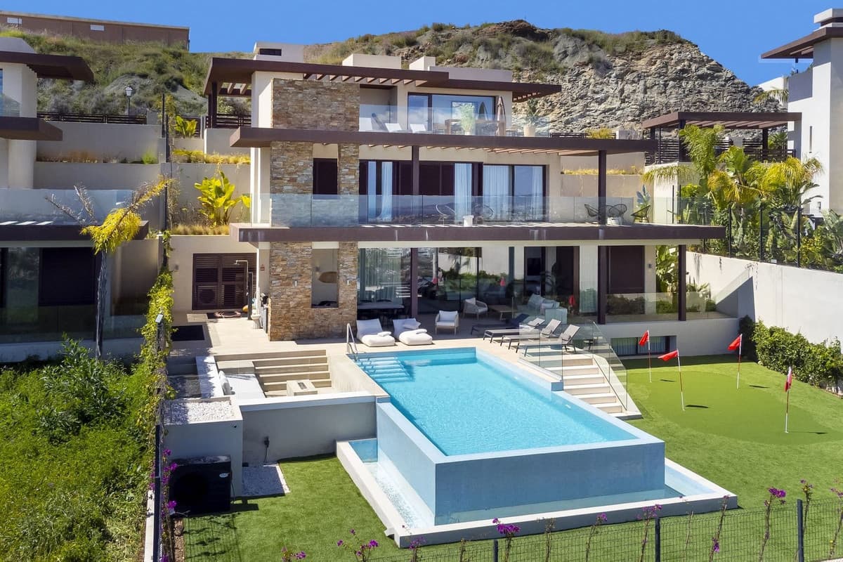 Detached Villa in Benahavís — photo 2 of 10