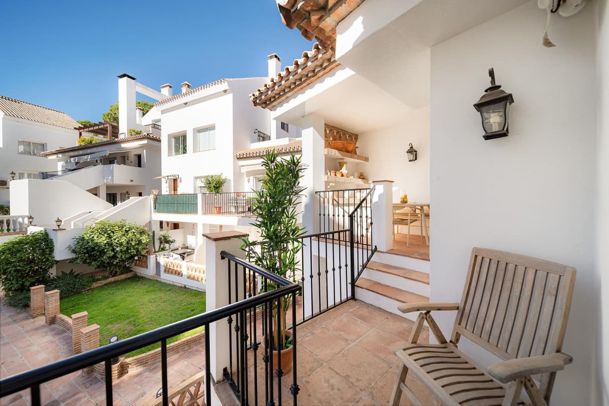 Middle Floor Apartment in Nueva Andalucía — photo 8 of 10
