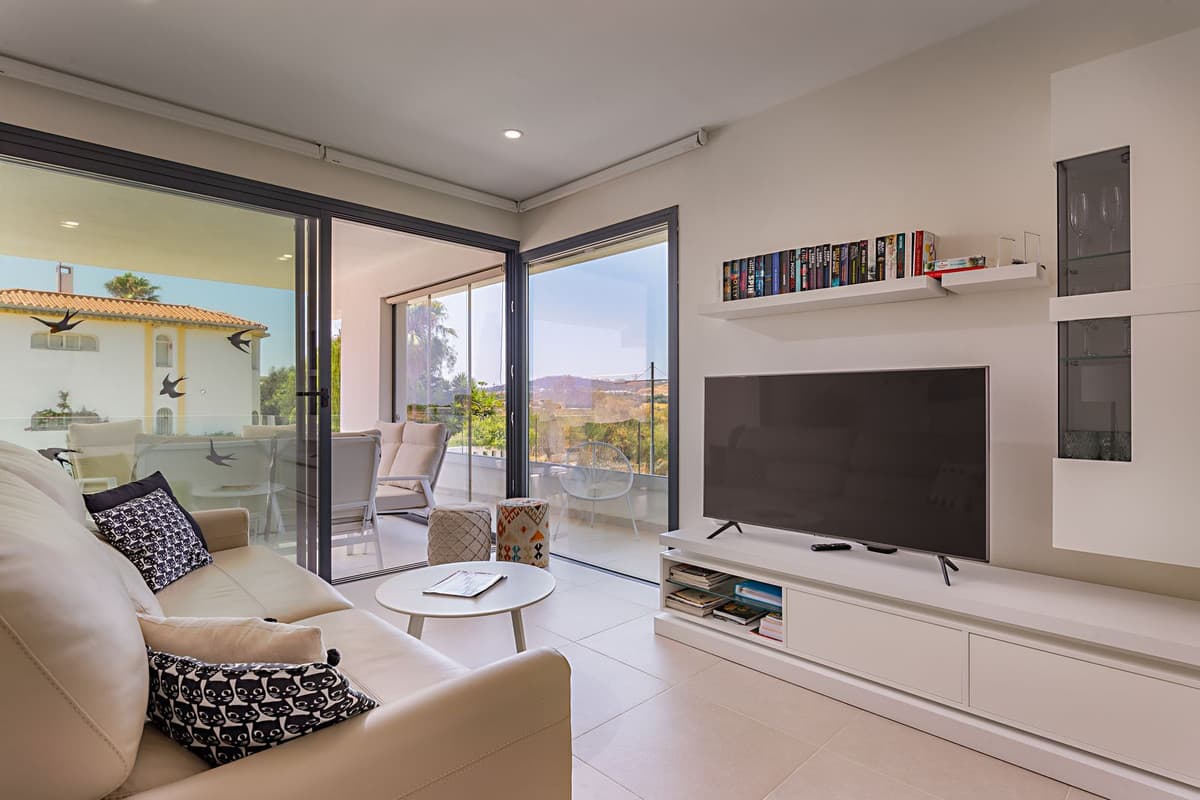 Middle Floor Apartment in Estepona — photo 5 of 10