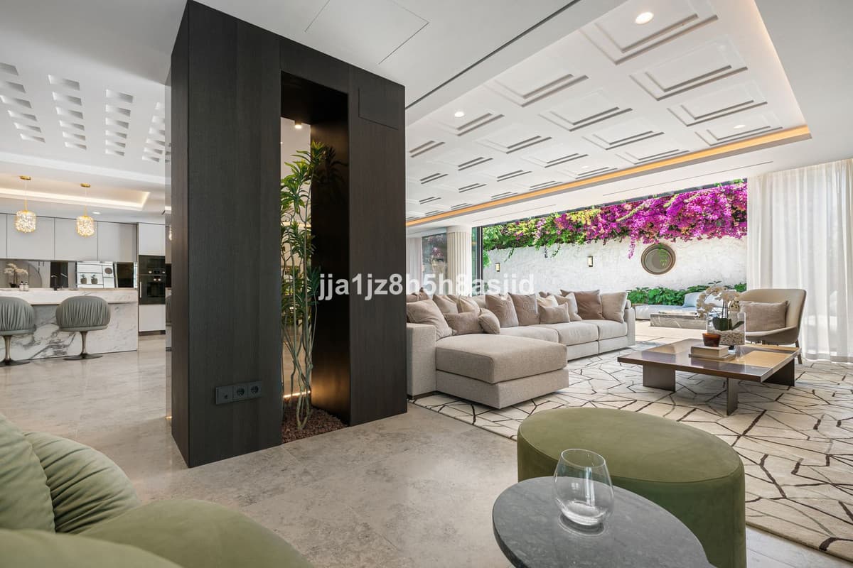 Detached Villa in The Golden Mile — photo 5 of 10