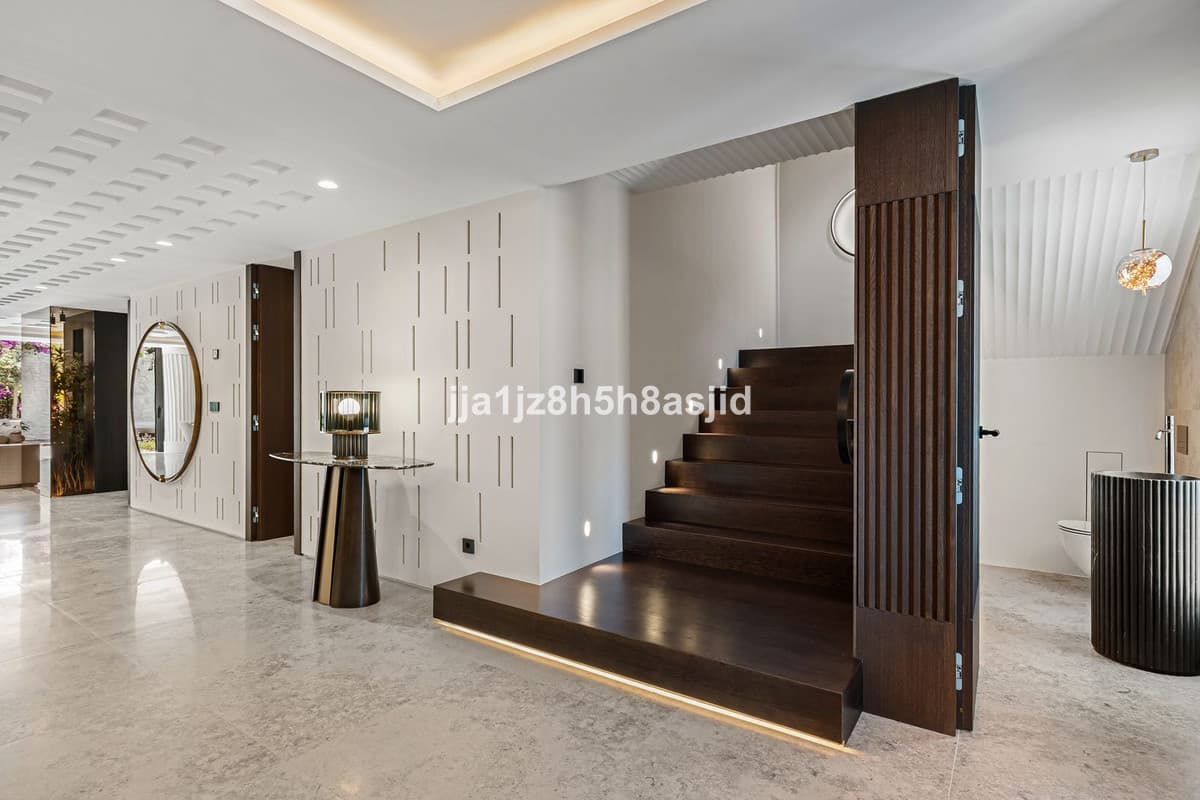 Detached Villa in The Golden Mile — photo 8 of 10