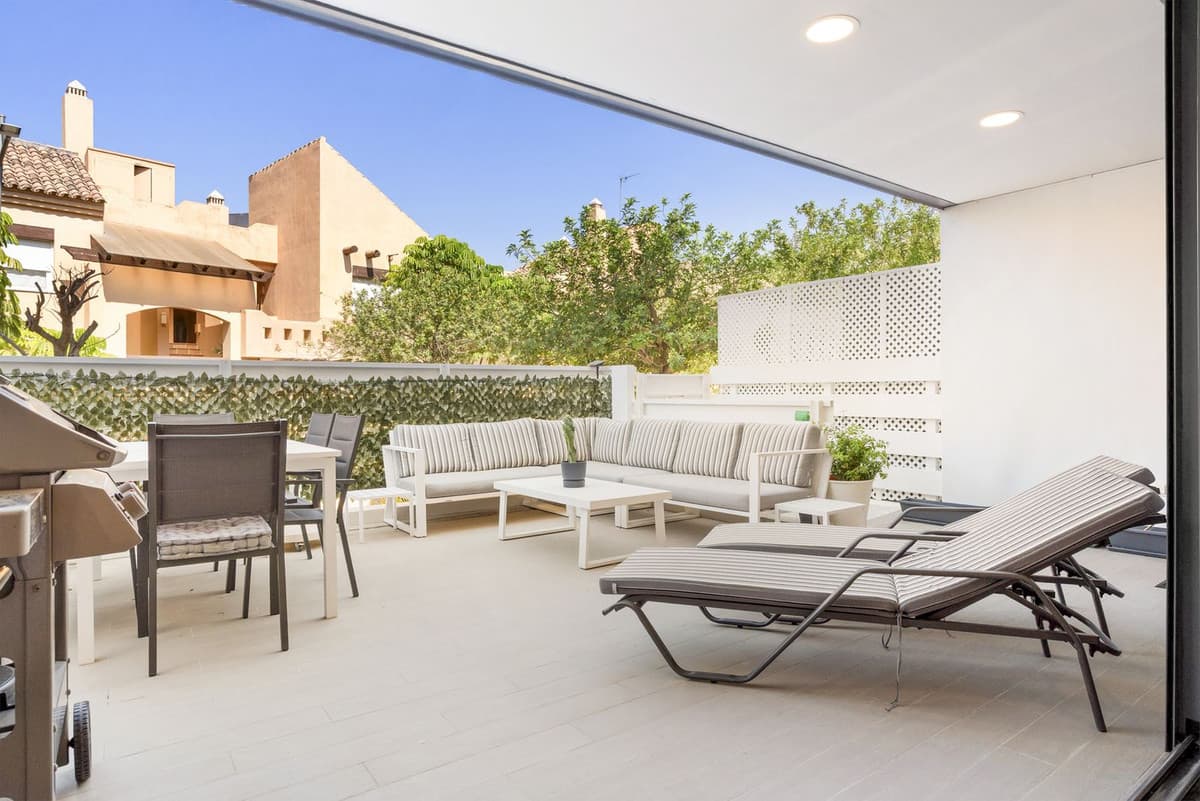 Townhouse in Estepona — photo 2 of 10
