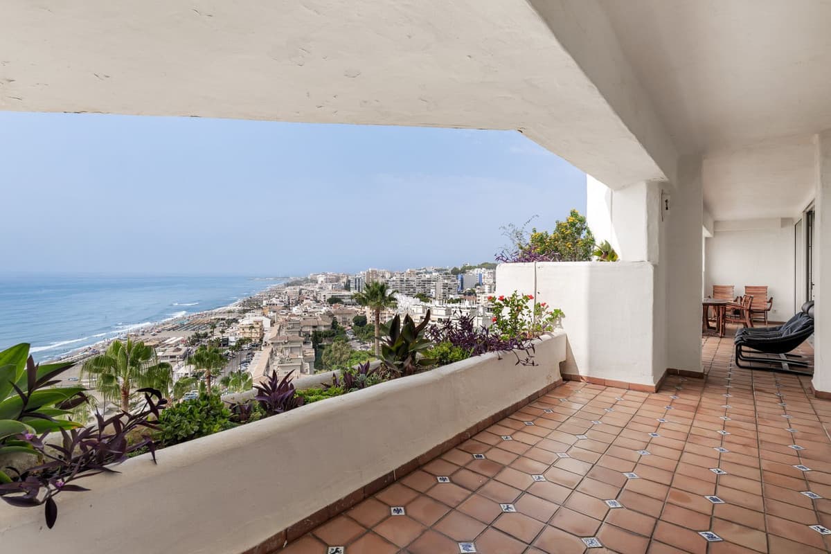 Middle Floor Apartment in Torremolinos — photo 3 of 10