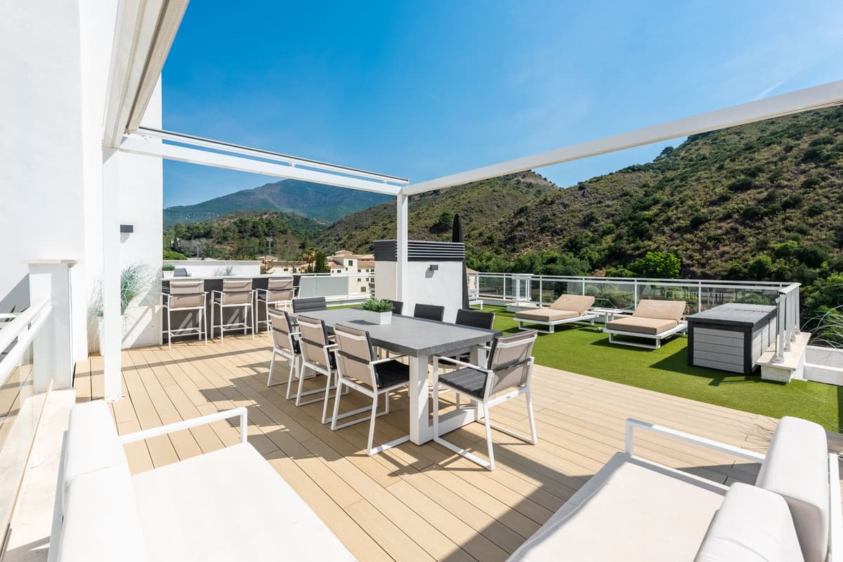 Penthouse in Benahavís — photo 1 of 10