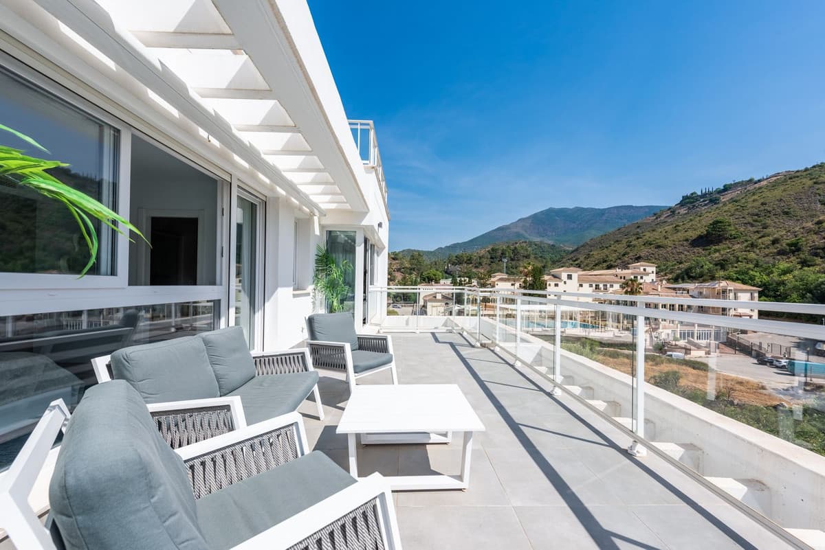 Penthouse in Benahavís — photo 9 of 10