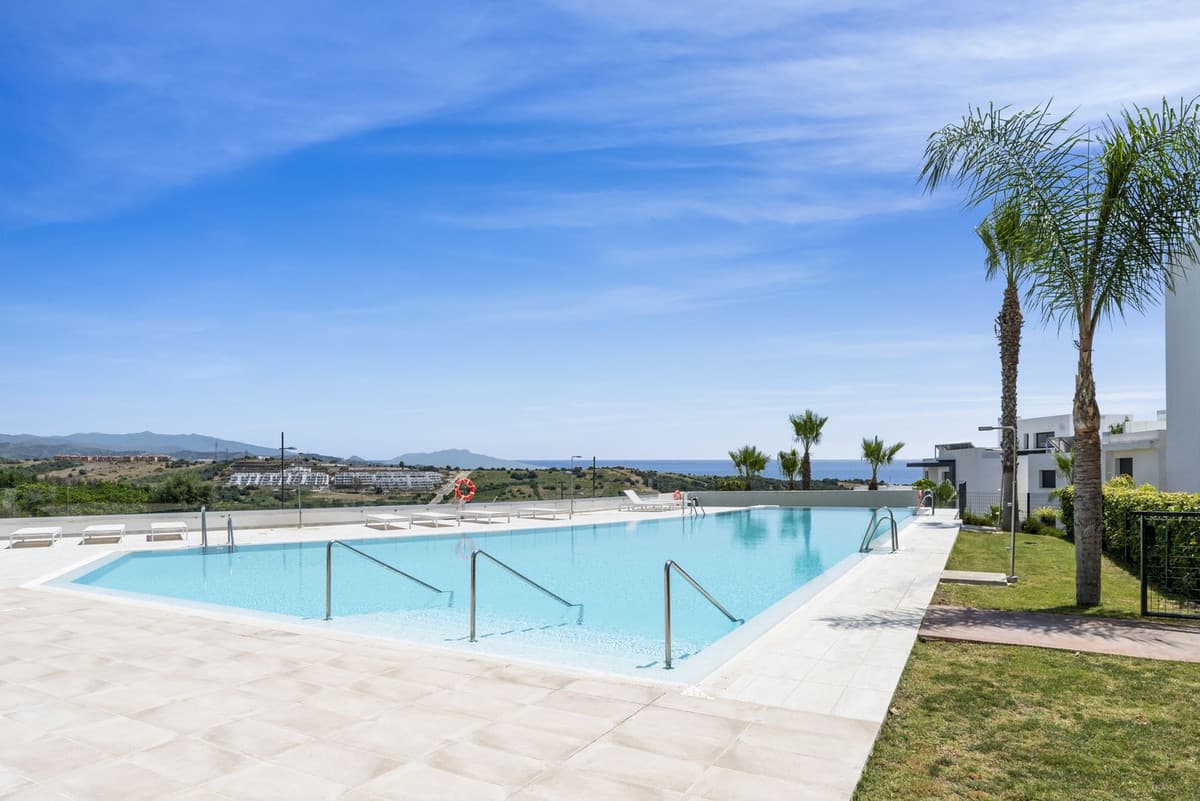 Ground Floor Apartment in Estepona — photo 2 of 10