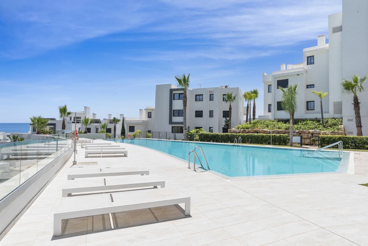 Ground Floor Apartment in Estepona — photo 3 of 10
