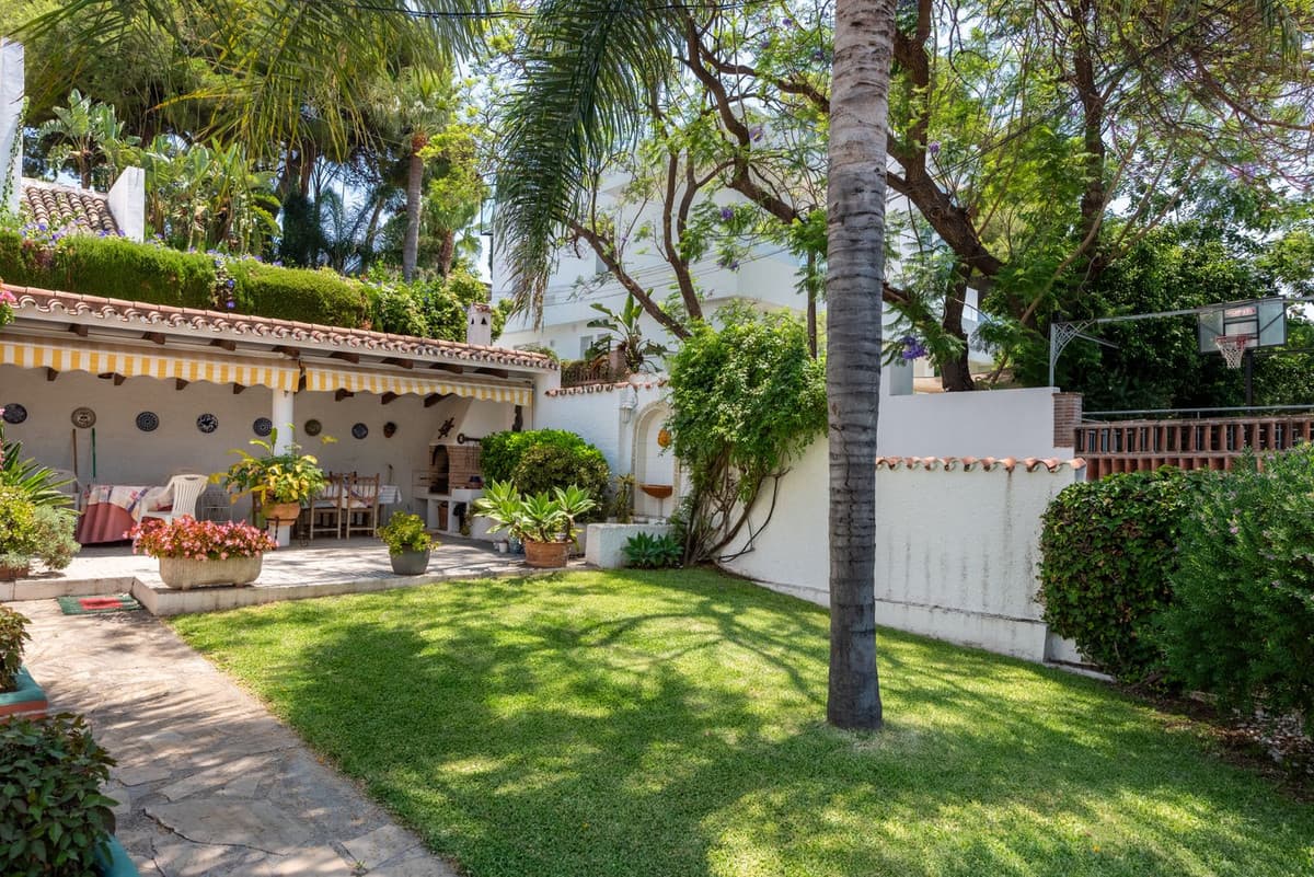 Detached Villa in Nueva Andalucía — photo 7 of 10