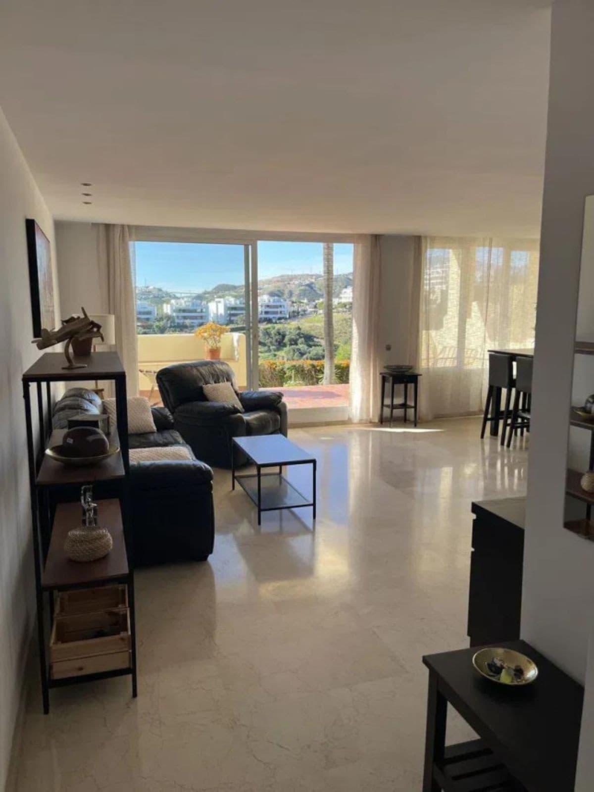 Ground Floor Apartment in Benahavís — photo 4 of 10