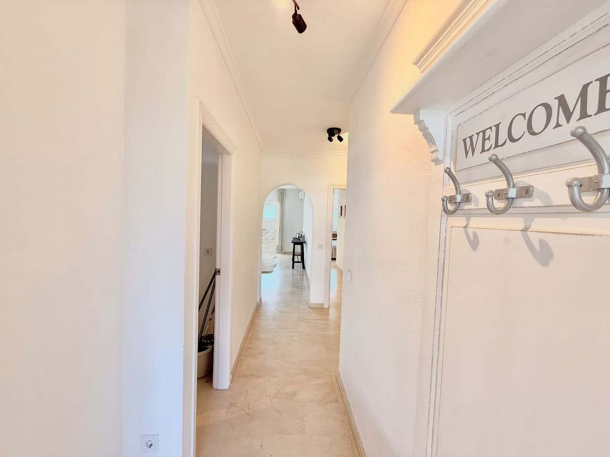 Middle Floor Apartment in Fuengirola — photo 3 of 10