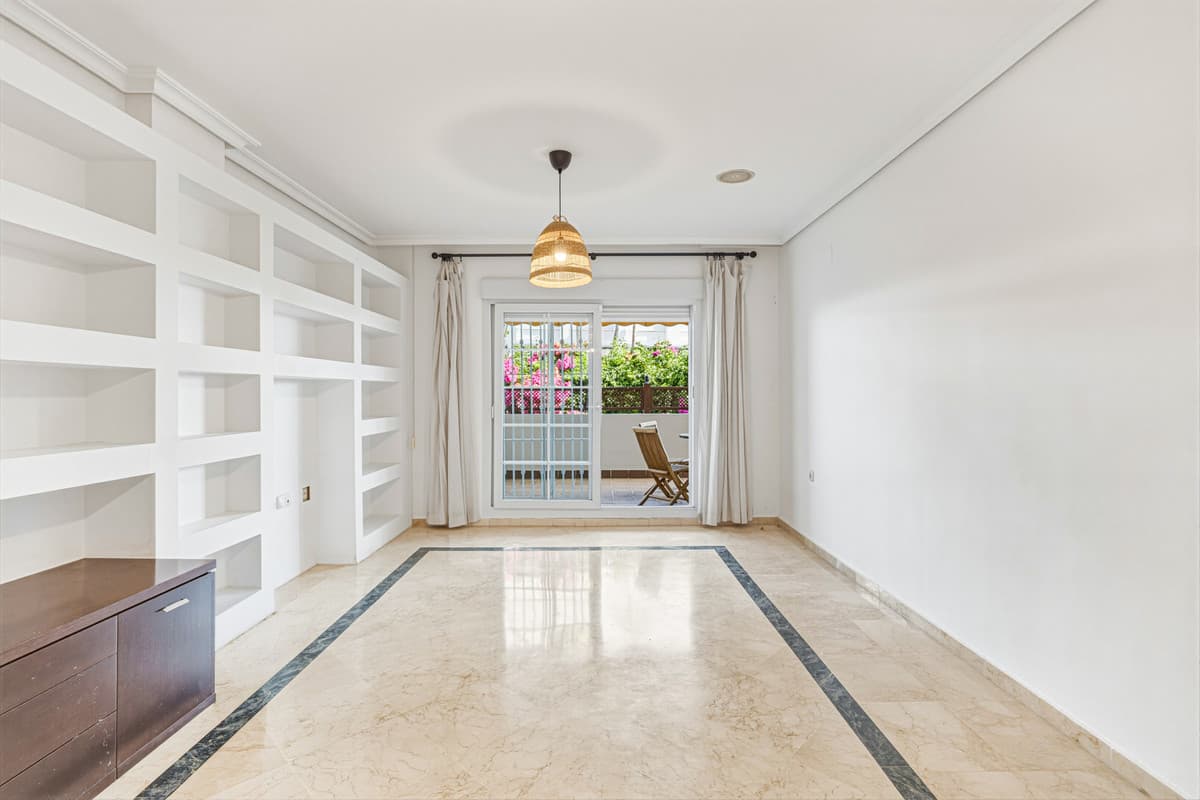 Ground Floor Apartment in The Golden Mile — photo 3 of 10