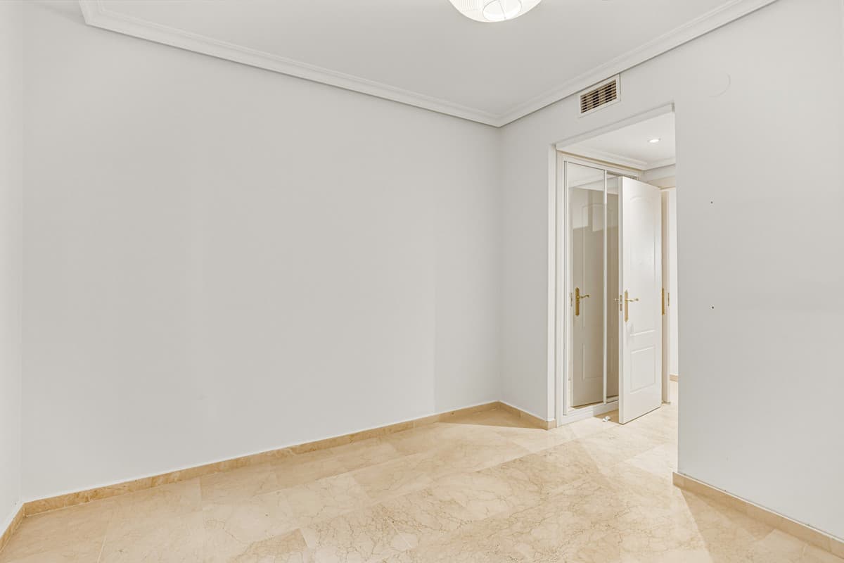Ground Floor Apartment in The Golden Mile — photo 9 of 10