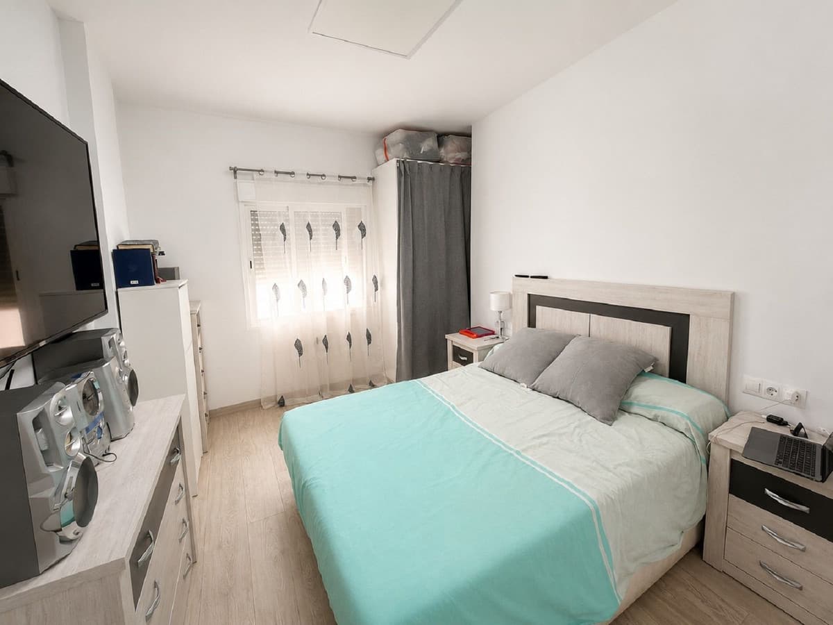 Middle Floor Apartment in Málaga Centro — photo 2 of 10