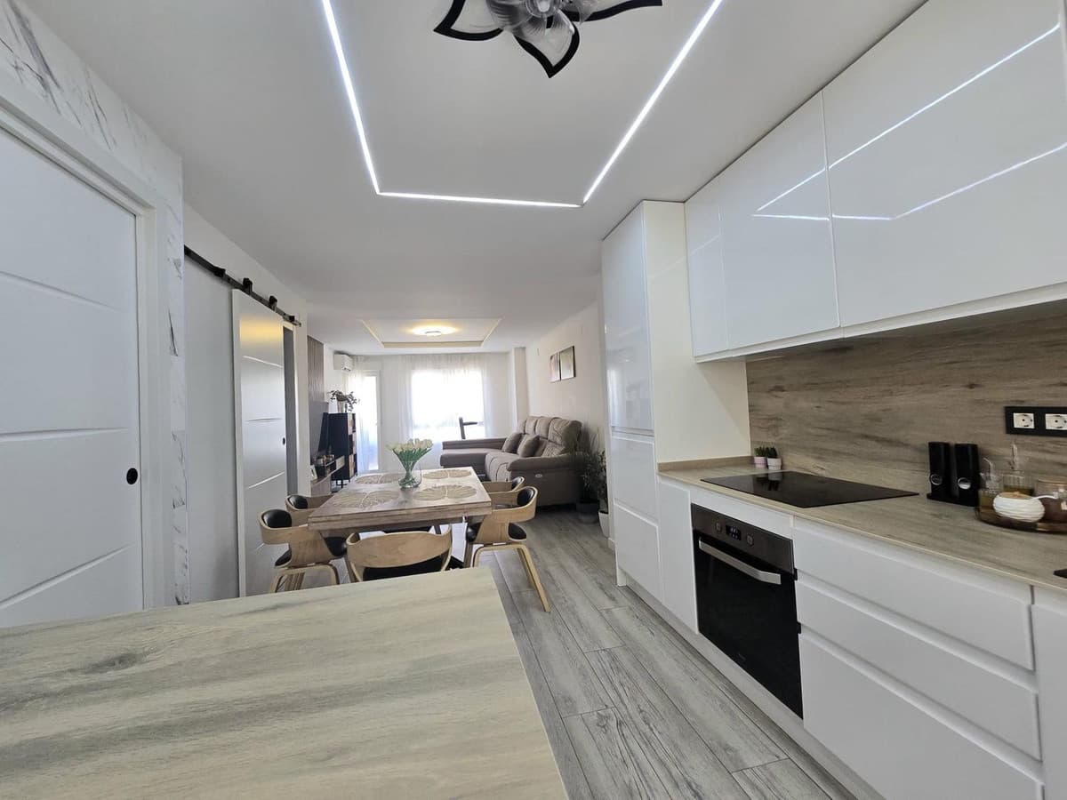 Middle Floor Apartment in Málaga — photo 8 of 10
