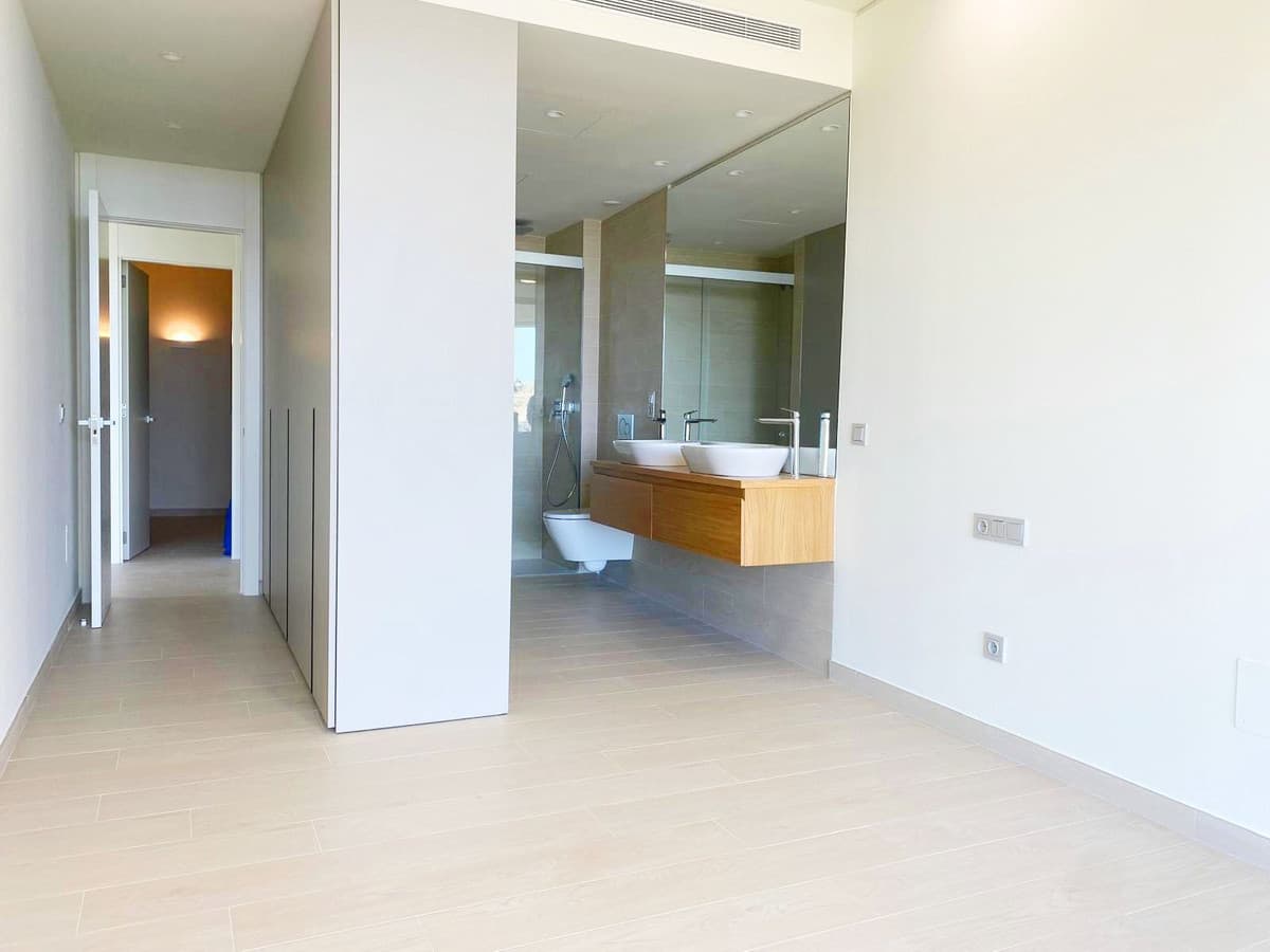 Middle Floor Apartment in Higueron — photo 10 of 10