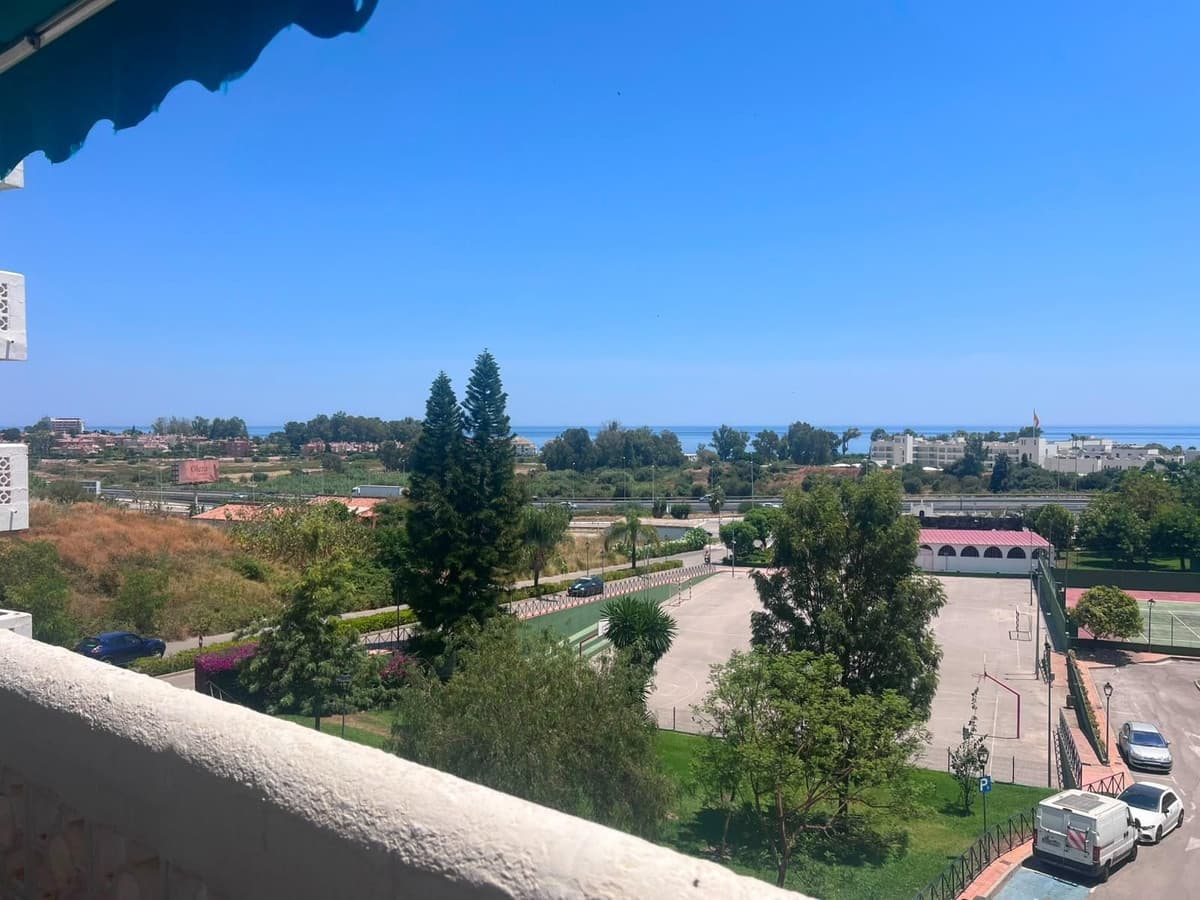 Middle Floor Apartment in Estepona — photo 2 of 10