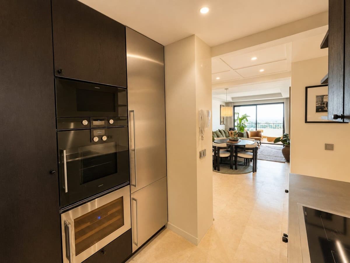 Middle Floor Apartment in La Quinta — photo 6 of 10