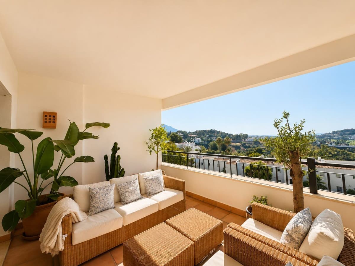Middle Floor Apartment in La Quinta — photo 7 of 10