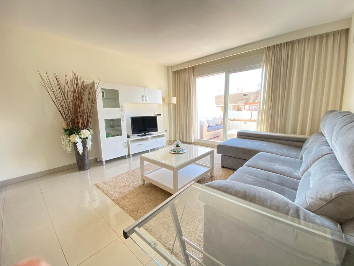 Middle Floor Apartment in Estepona — photo 4 of 10