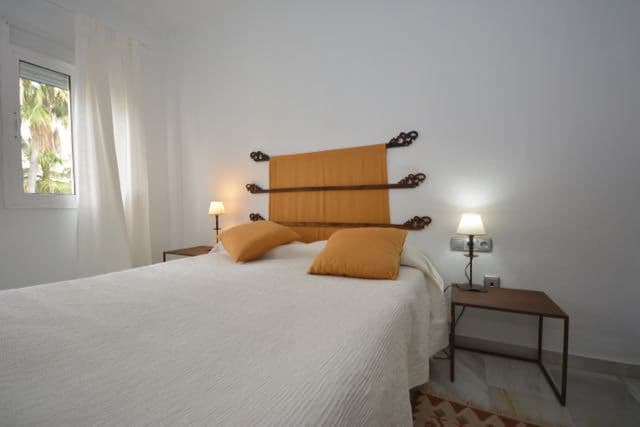 Middle Floor Apartment in The Golden Mile — photo 10 of 10