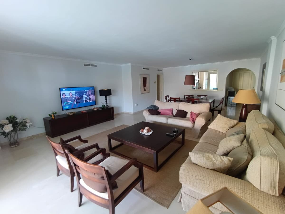 Middle Floor Apartment in Sotogrande Marina — photo 9 of 10