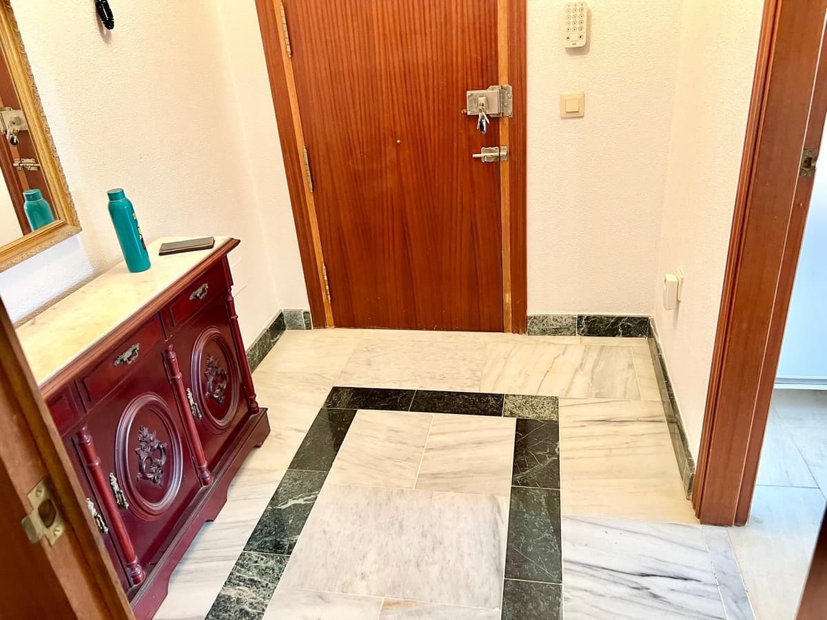 Middle Floor Apartment in Fuengirola — photo 4 of 10