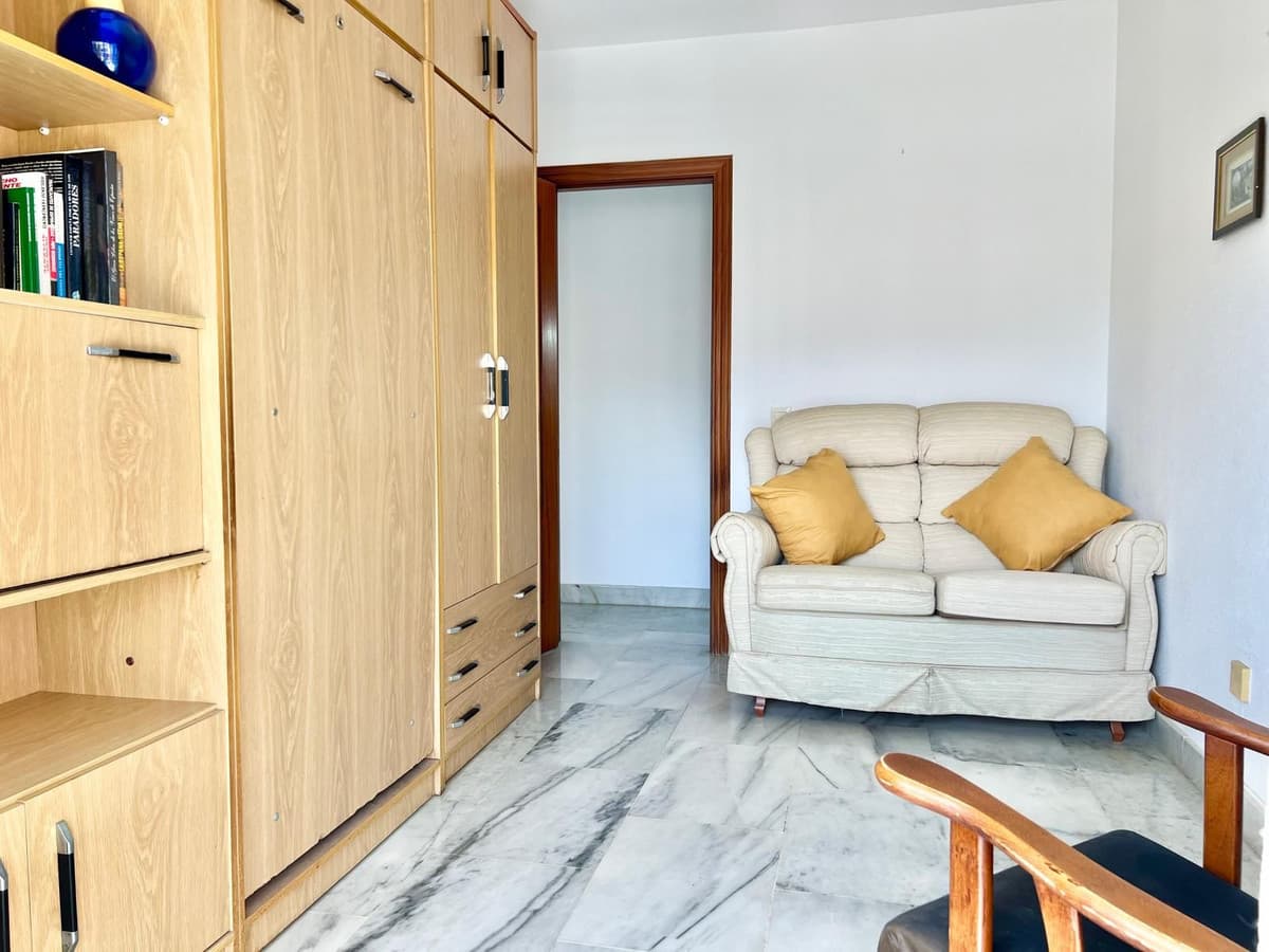 Middle Floor Apartment in Fuengirola — photo 8 of 10
