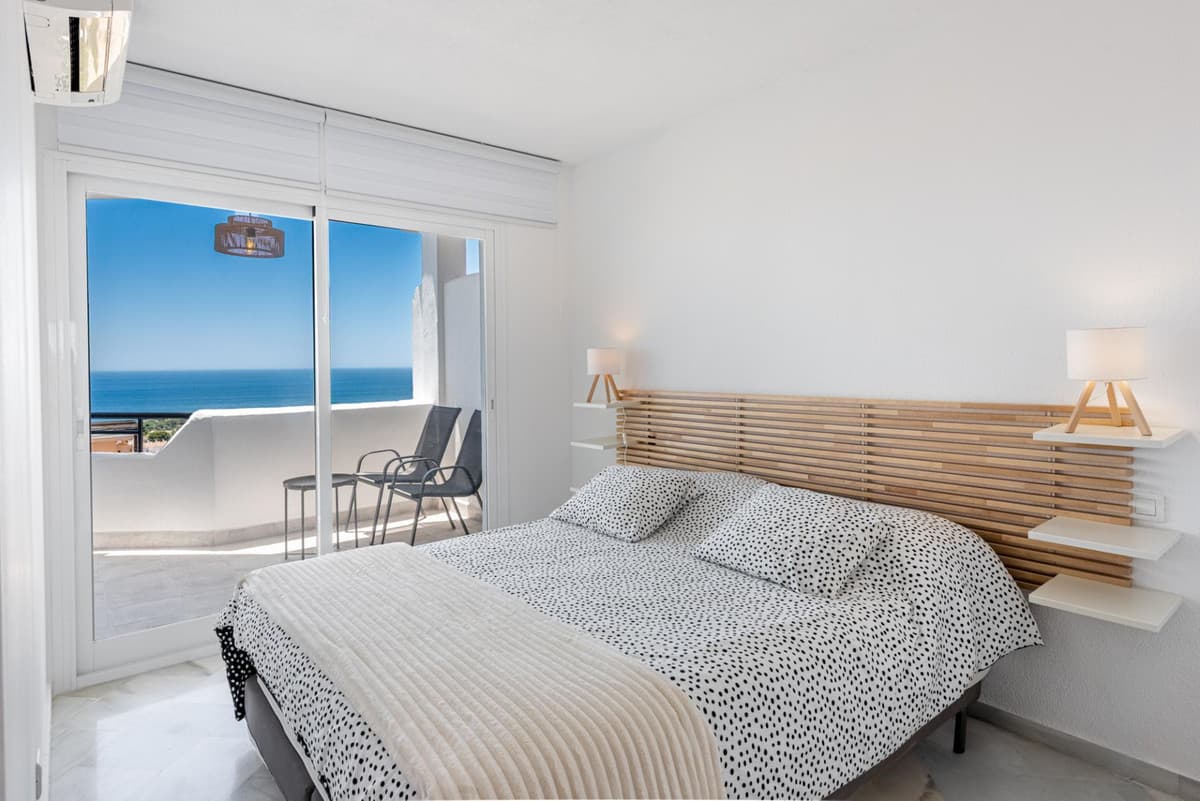 Middle Floor Apartment in Calahonda — photo 10 of 10