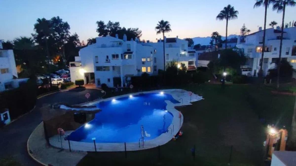 Middle Floor Apartment in Elviria — photo 1 of 10