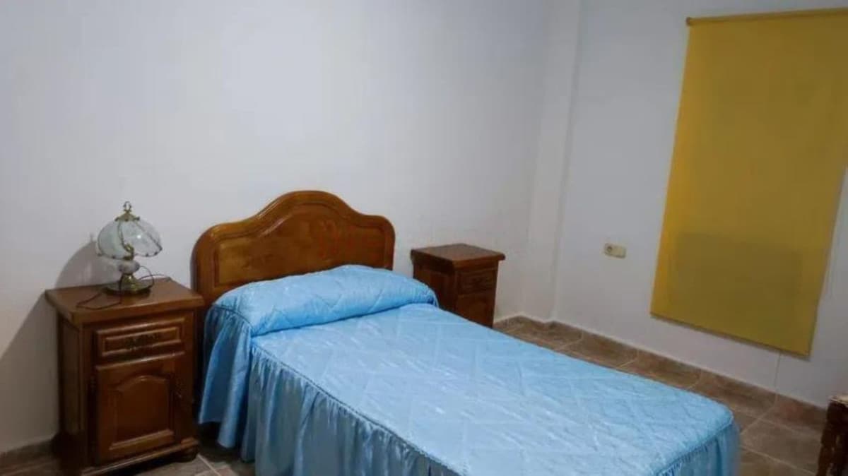 Middle Floor Apartment in Elviria — photo 9 of 10