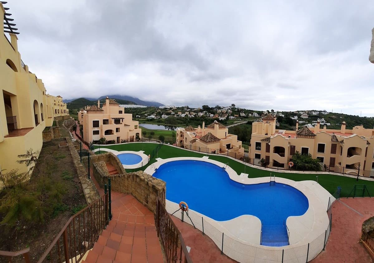 Middle Floor Apartment in Estepona — photo 1 of 10