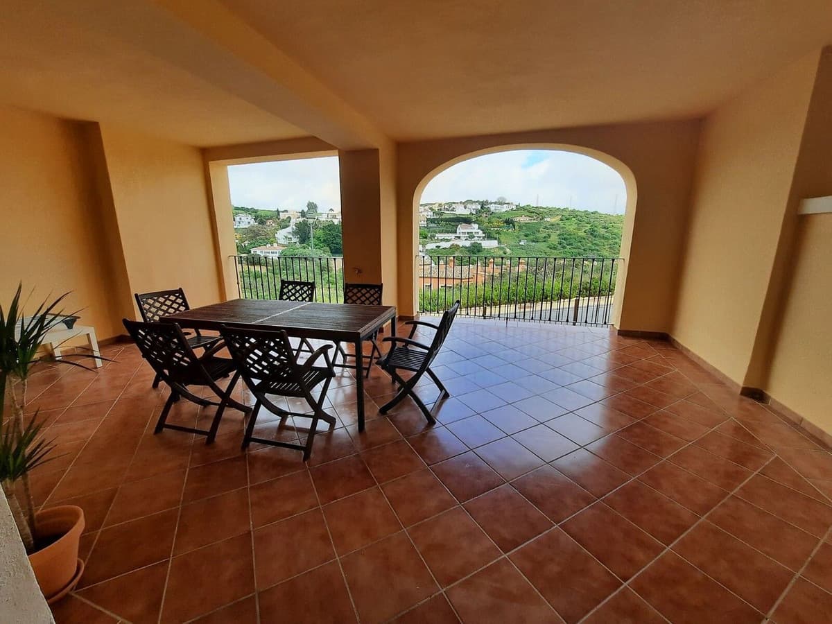 Middle Floor Apartment in Estepona — photo 2 of 10