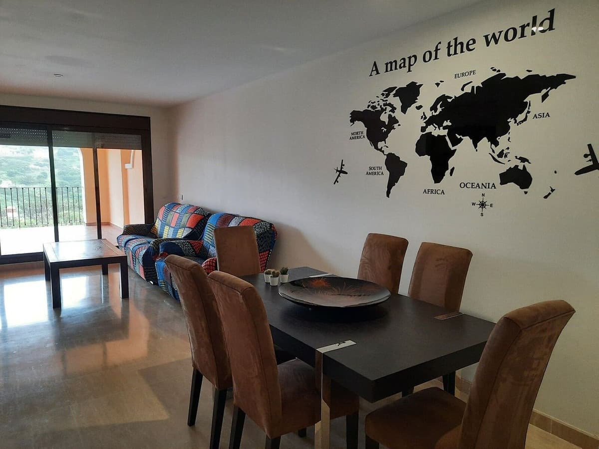 Middle Floor Apartment in Estepona — photo 5 of 10