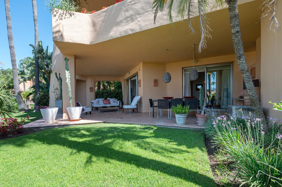 Middle Floor Apartment in Sierra Blanca — photo 2 of 10