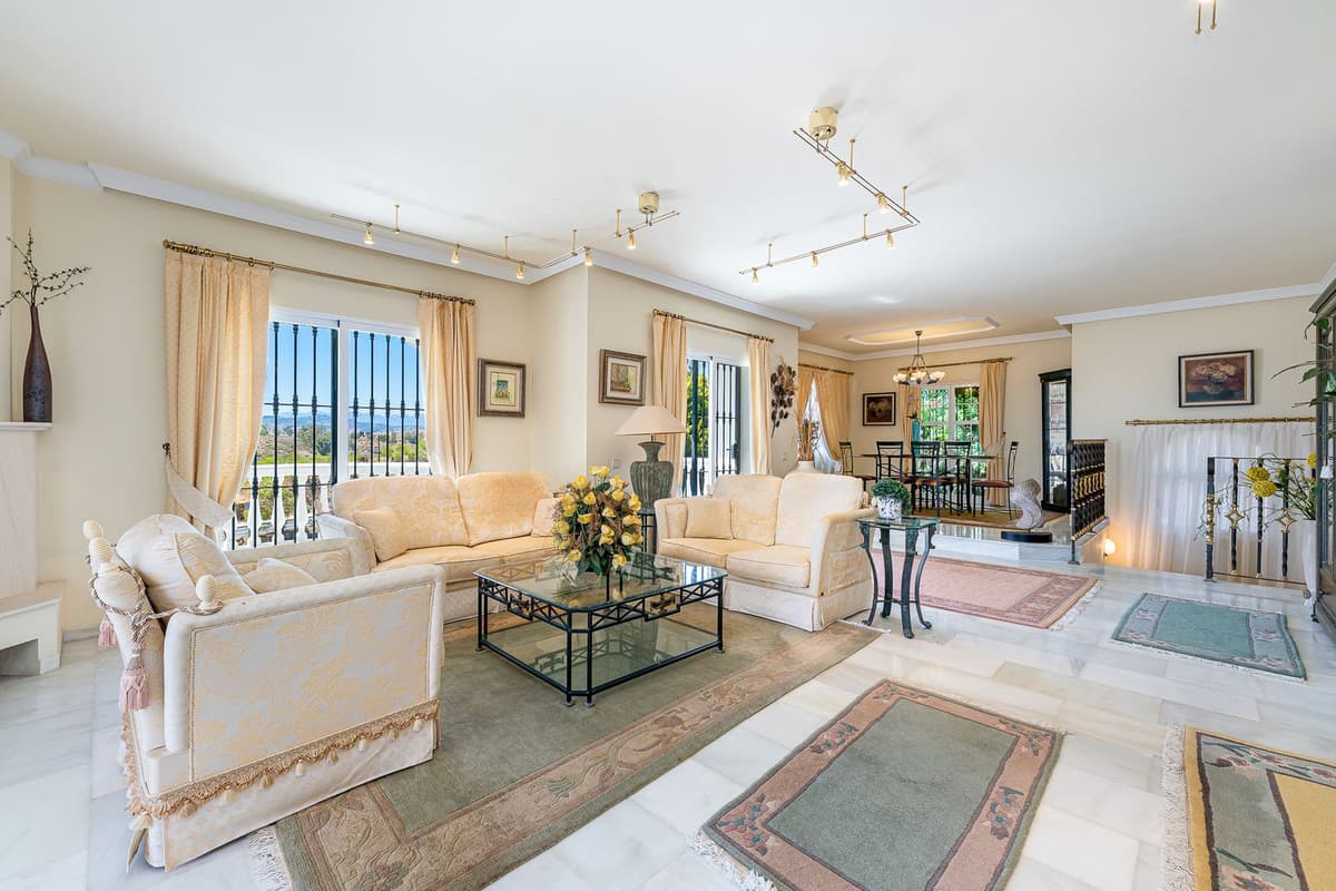 Detached Villa in El Chaparral — photo 2 of 10