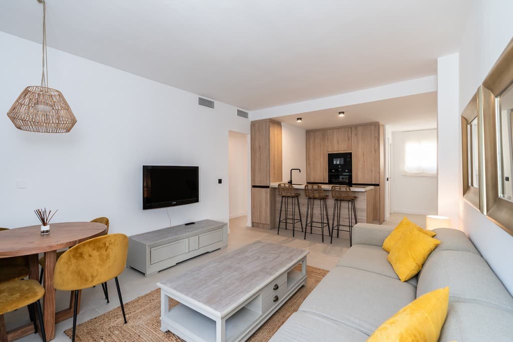 Middle Floor Apartment in Marbella — photo 1 of 10
