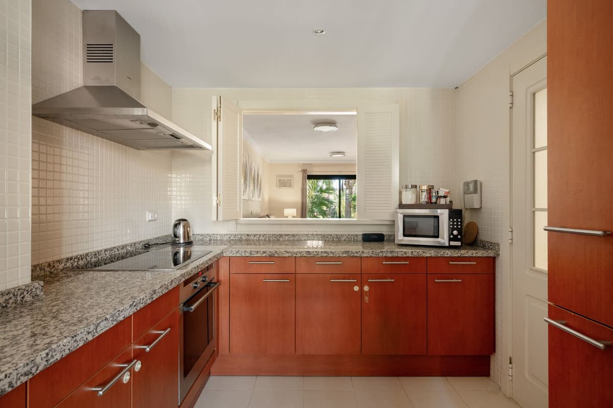 Middle Floor Apartment in Nueva Andalucía — photo 7 of 10